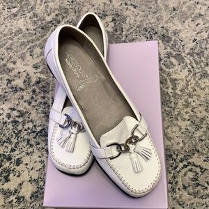 Brand new in box women’s white Aerosoles flat shoe